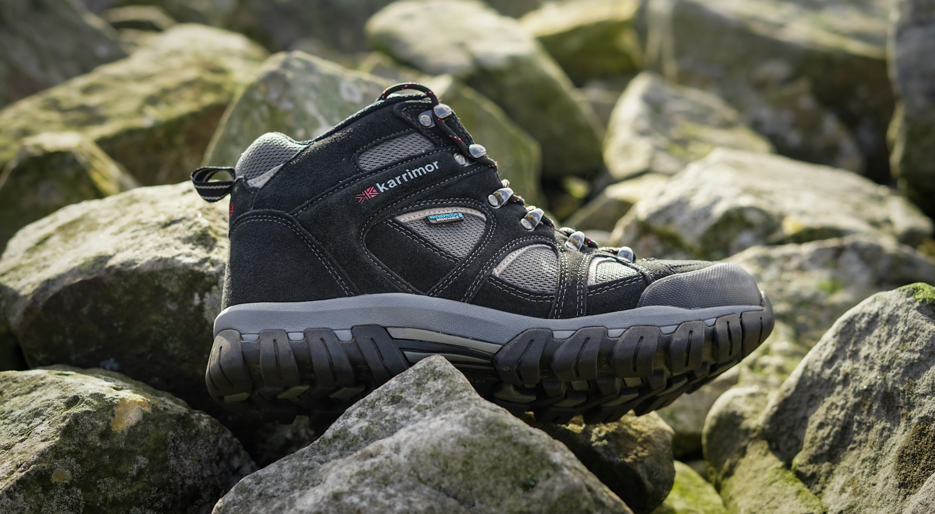 a black trekking shoes for men
